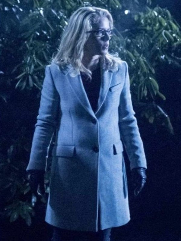 Arrow S06 Felicity Smoak White Coat image 1
