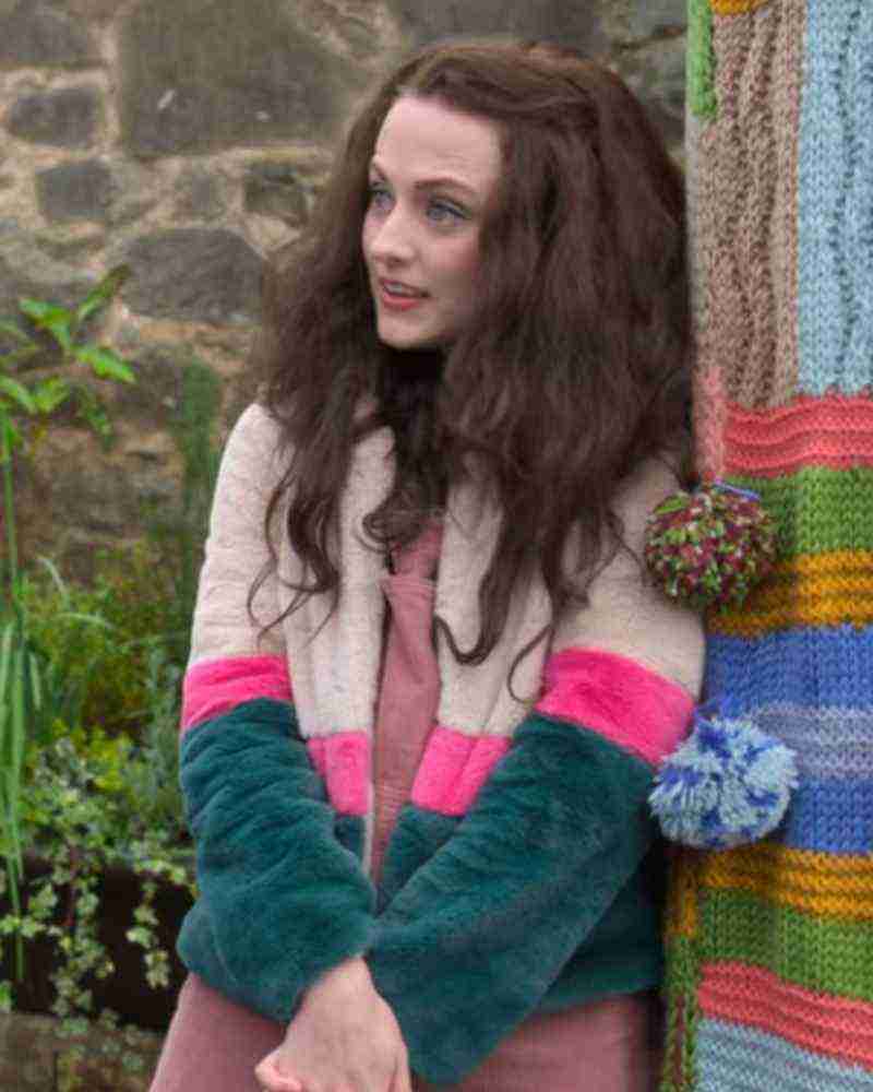 A Castle For Christmas Eilidh Loan Teddy Bear Jacket image 1