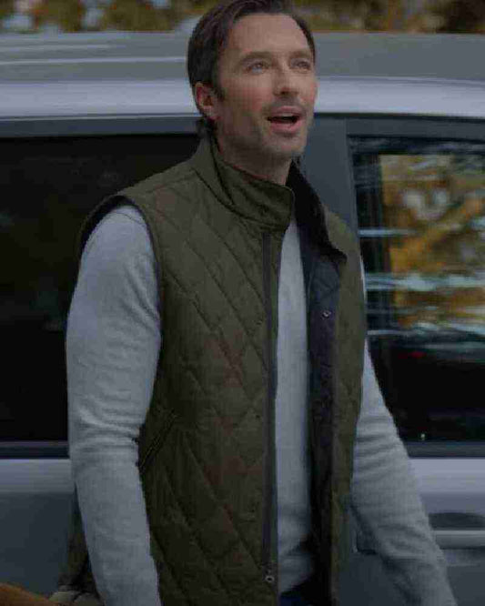 A Kismet Christmas Vest image 0